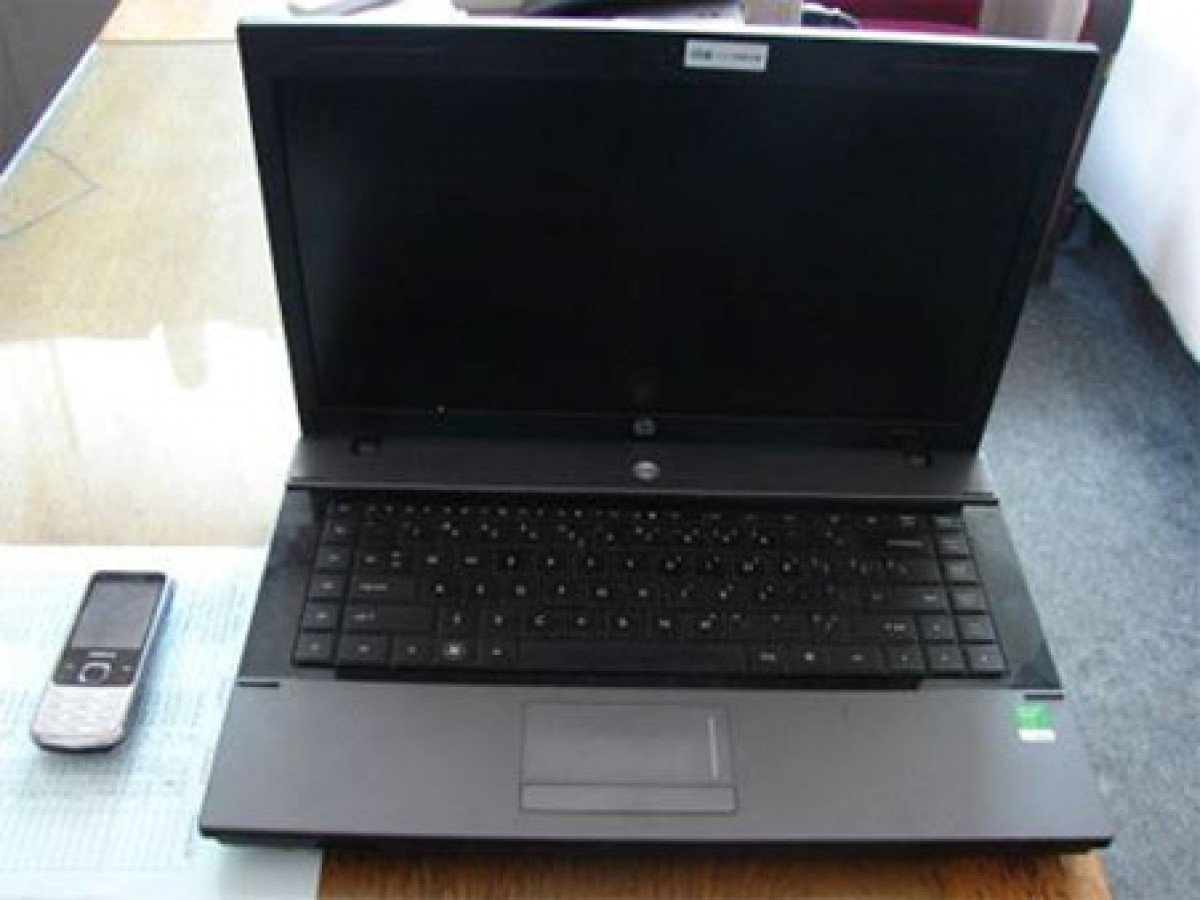 a-furat-un-laptop-un-telef-15.jpg