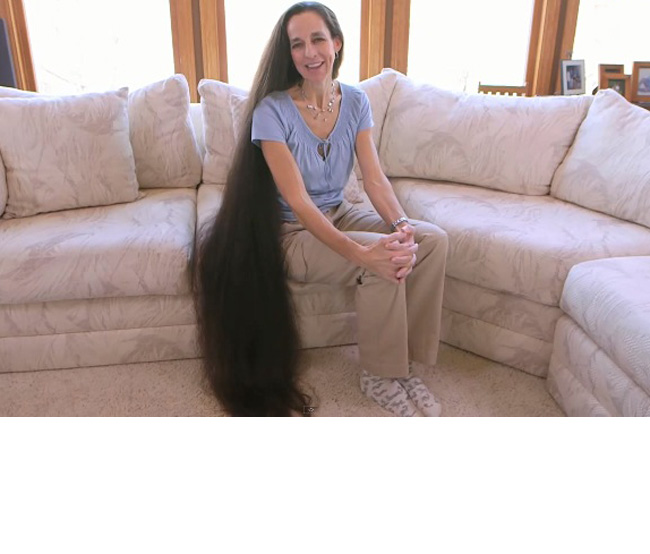 Familia Rapunzel: cum arata mama si fiicele care n-au fost niciodata sa se tunda VIDEO Familia Rapunzel: cum arata mama si fiicele care n-au fost niciodata sa se tunda VIDEO